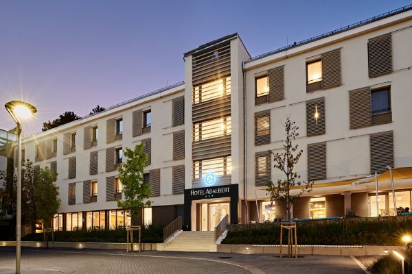 hoteladalbert-03nightf506d535-6fa2-fbec-515c-f788df0b94197B10F37F-96A5-C1B4-F9E9-FE882978390C.jpg