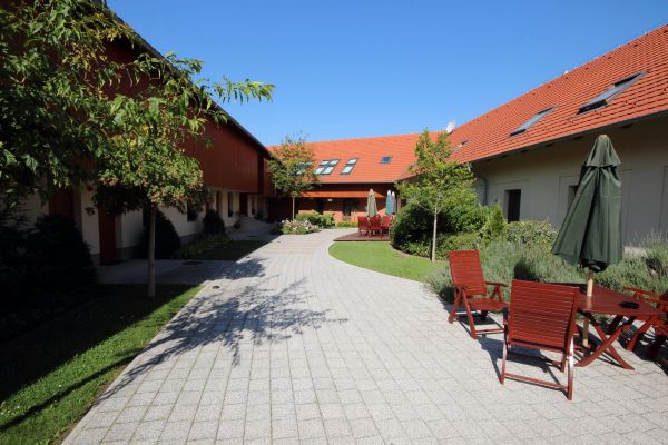 hotel0004-resize29538517-1163-79cb-f8d9-ca15273be22d13E9F7CB-5D20-9AD6-2E7B-697227CA3E59.jpg